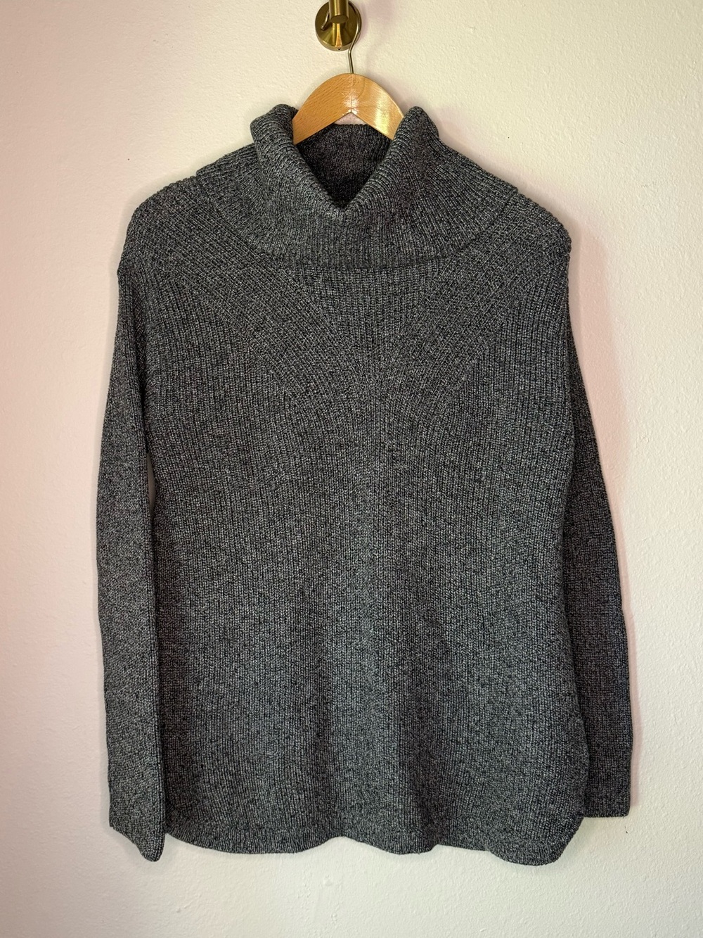 Talbots Women’s size Medium Gray Marled Cowl Neck Sweater